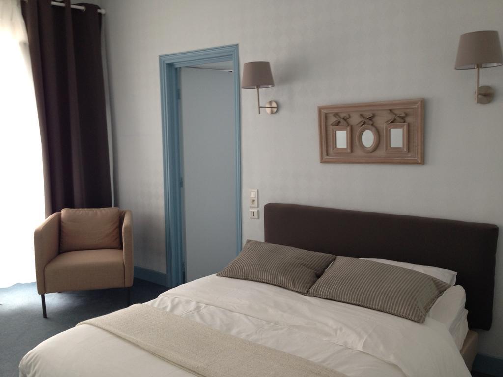 L'Auberge Des Sources Druyes-les-Belles-Fontaines Szoba fotó